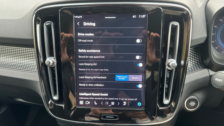 Volvo XC40 2.0 B4P Plus Dark 5dr Auto Petrol Estate